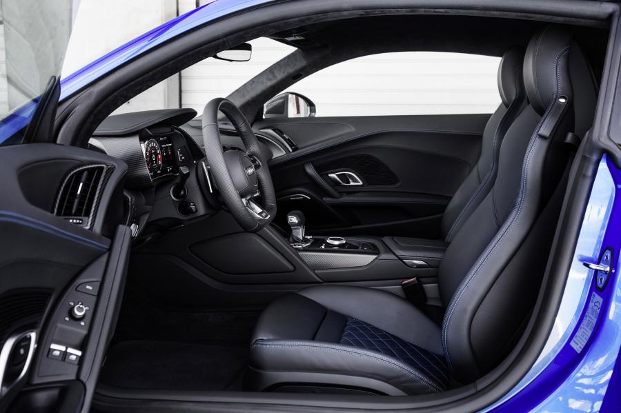 Интерьер Audi R8 V10 Plus 2015 года  (WW) (фото 29 из 30)